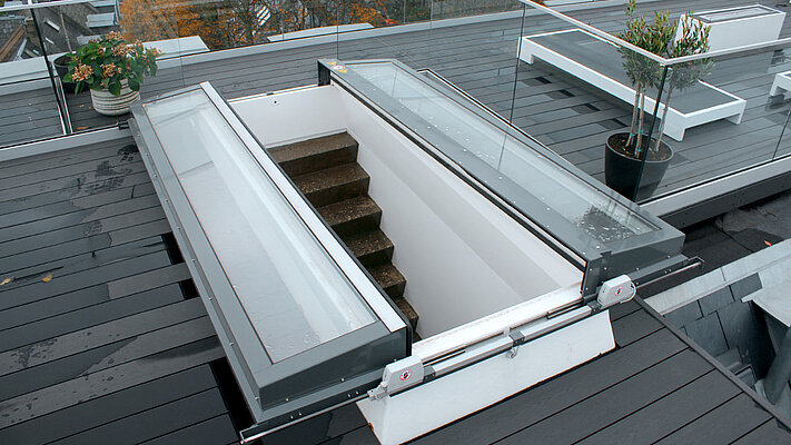 Finestra per tetti piani come uscita al tetto Komfort Duo